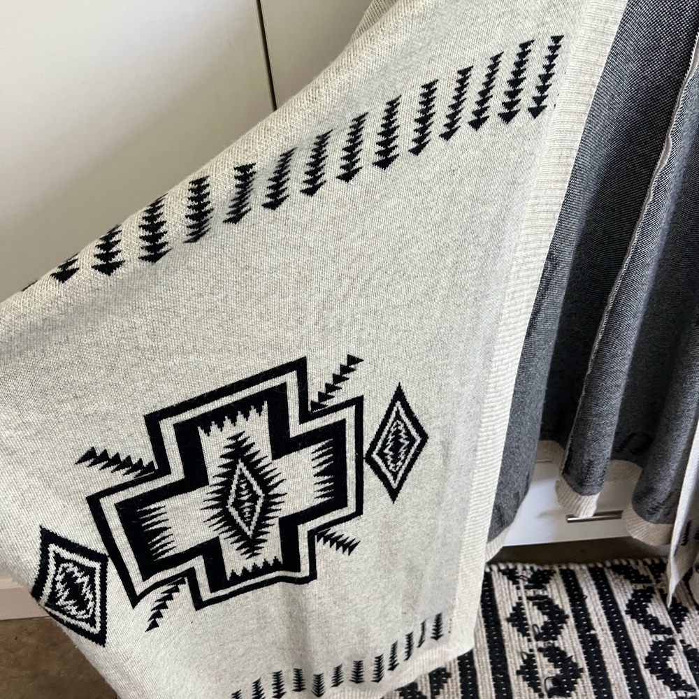 Chasor Cream & Gray Patterned Women's Sweater - Picture 3 of 11